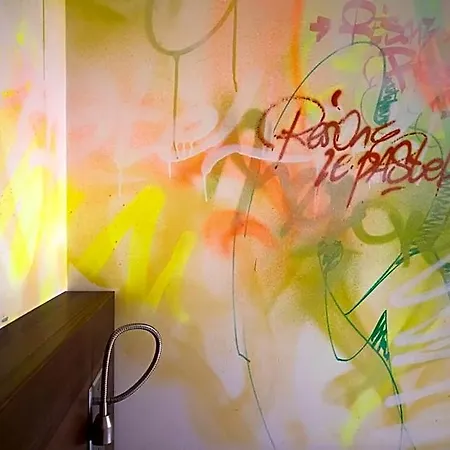 Le Pastel Hotel 2*