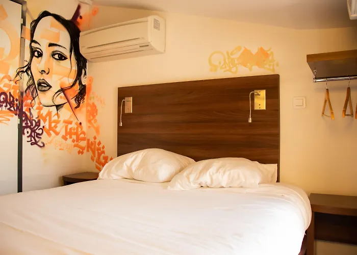 Le Pastel Отель 2*